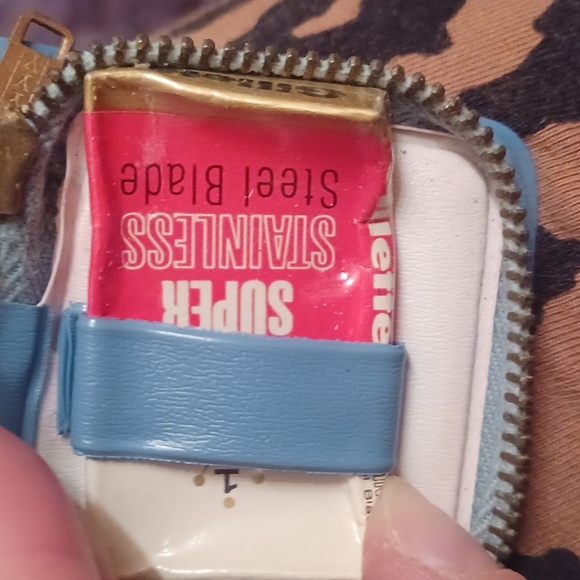 Pristine Gillette leather shaving case with razor - Picture 3 of 3